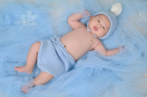 通化三个月宝宝挠耳朵 通化三个月宝宝挠耳朵